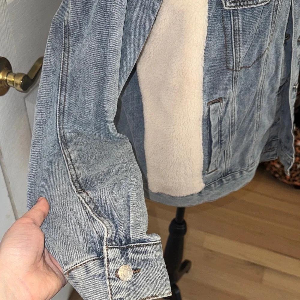 Madden Girl Blue Denim Jacket with Cream Sherpa Lining - Picture 5 of 15